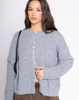 GREY Fuzzy ribbed knit cardigan
Button down closure
Crew neck
Unlined
Spring cardigan