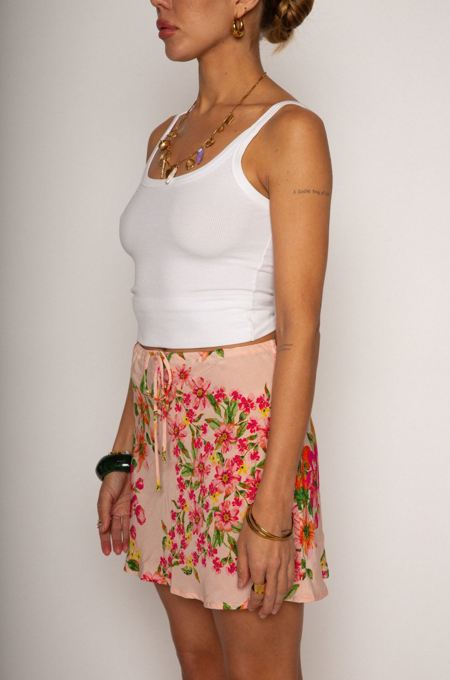 Floral printed mini skirt
Adjustable drawstring closure
Unlined
summer mini skirt