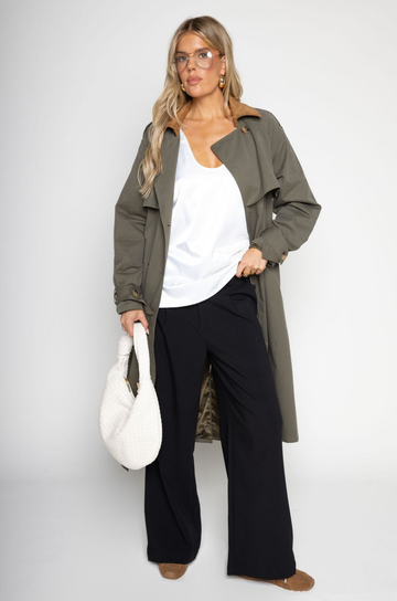 Double breasted trench coat
Suede collar
Adjustable tie waist band
Back slit
Lined
green trench coat
fall outfit
fall jacket
fall coat