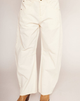 white Barrel jeans
5 pocket construction
Button fly closure
Unlined
Wide leg
spring outfit