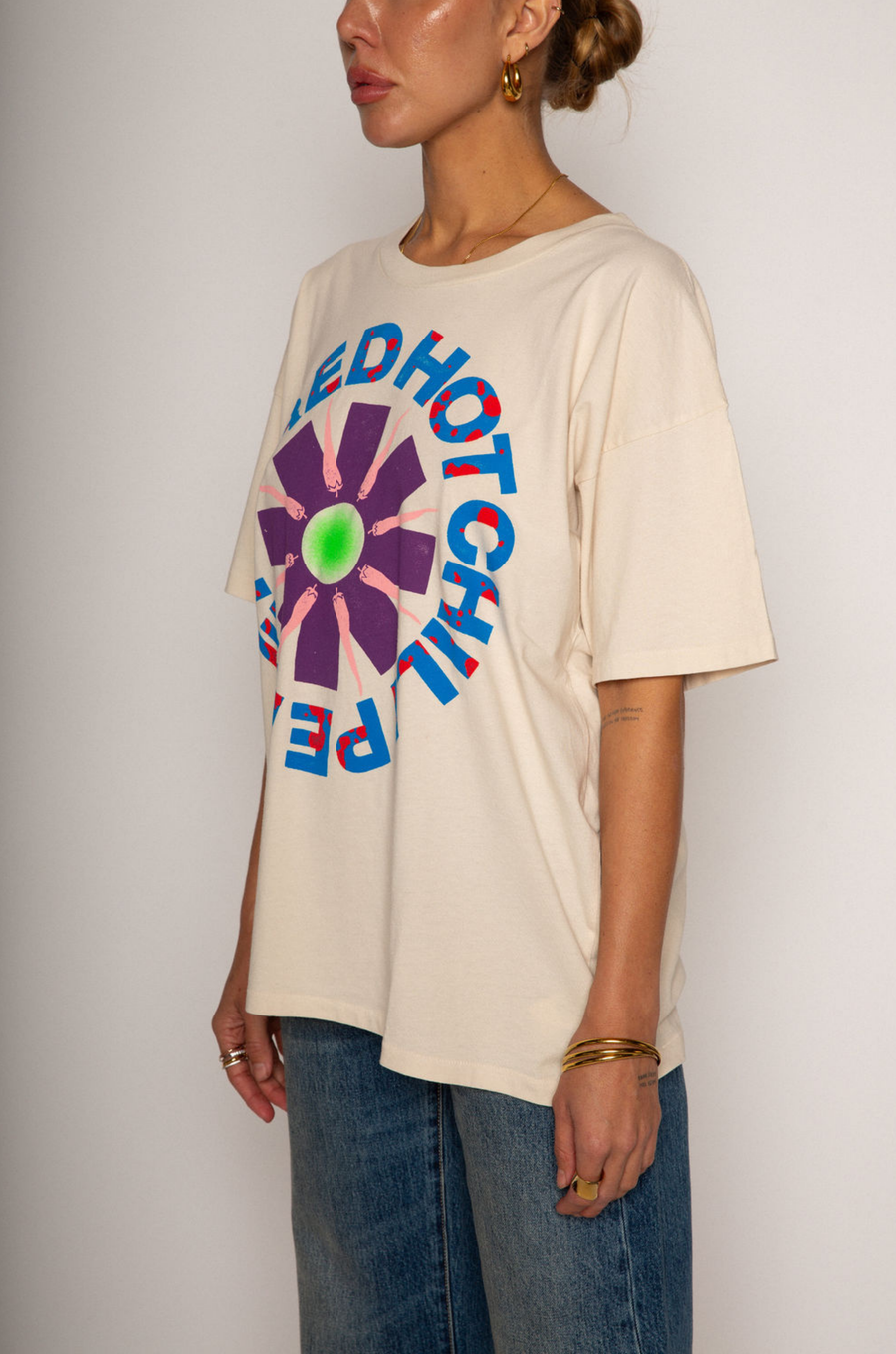red hot chili pepper Graphic tee
Crewneck
Short sleeves
Unlined
Oversized fit