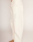 white Barrel jeans
5 pocket construction
Button fly closure
Unlined
Wide leg
spring outfit