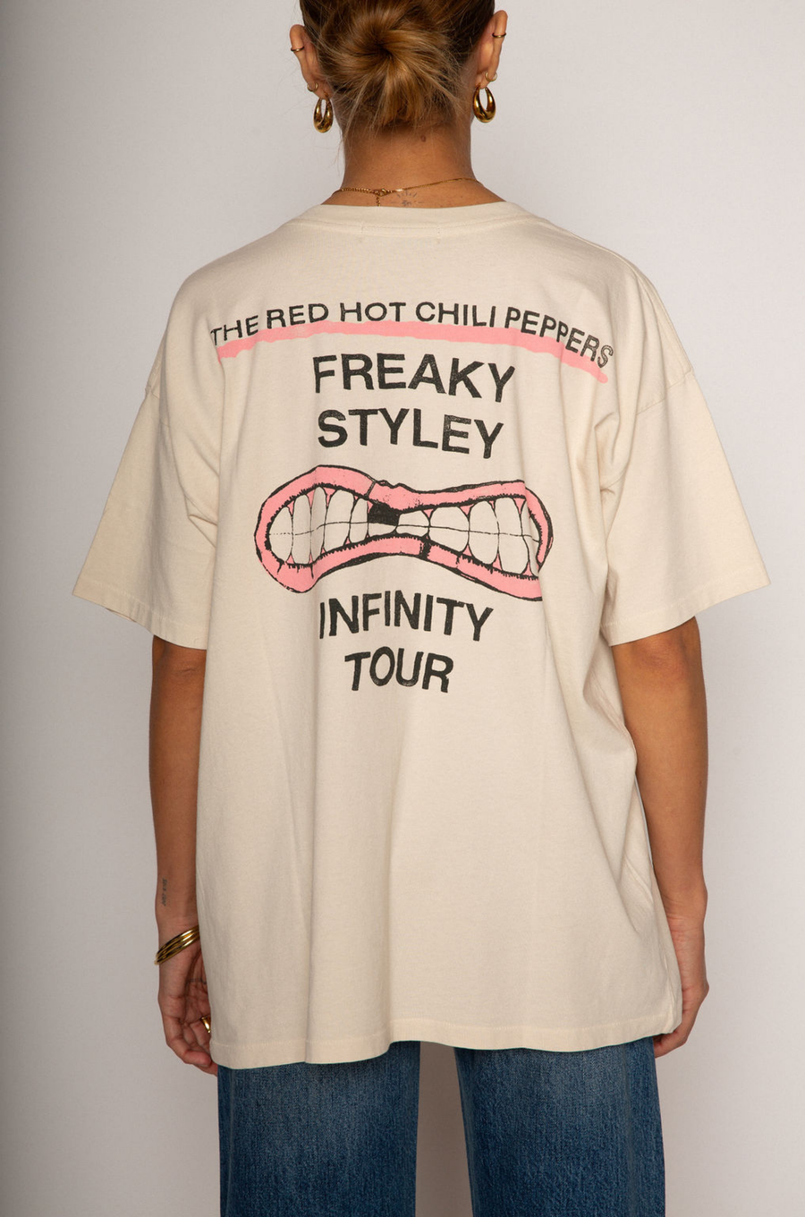 red hot chili pepper Graphic tee
Crewneck
Short sleeves
Unlined
Oversized fit