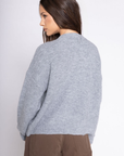 GREY Fuzzy ribbed knit cardigan
Button down closure
Crew neck
Unlined
Spring cardigan