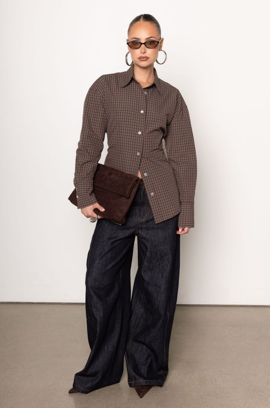 brown Oversized plaid striped shirt
Button down closure
Lace up tie detail at back to adjust for a more fitted look
Unlined
fall top
brown plaid long sleeve top