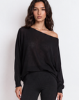 black Long sleeve sheer sweater
Boat neckline
Unlined/Sheer