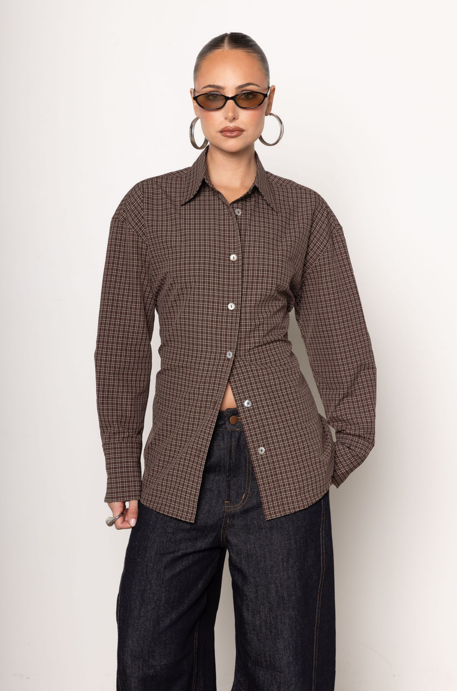 brown Oversized plaid striped shirt
Button down closure
Lace up tie detail at back to adjust for a more fitted look
Unlined
fall top
brown plaid long sleeve top