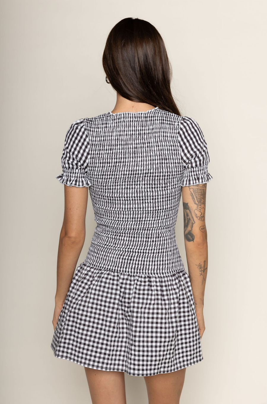 black and white Gingham printed smocked mini dress
Short sleeve
Has stretch
Unlined
Polyester
smocked bodice
summer mini dress
european summer outfit inspo