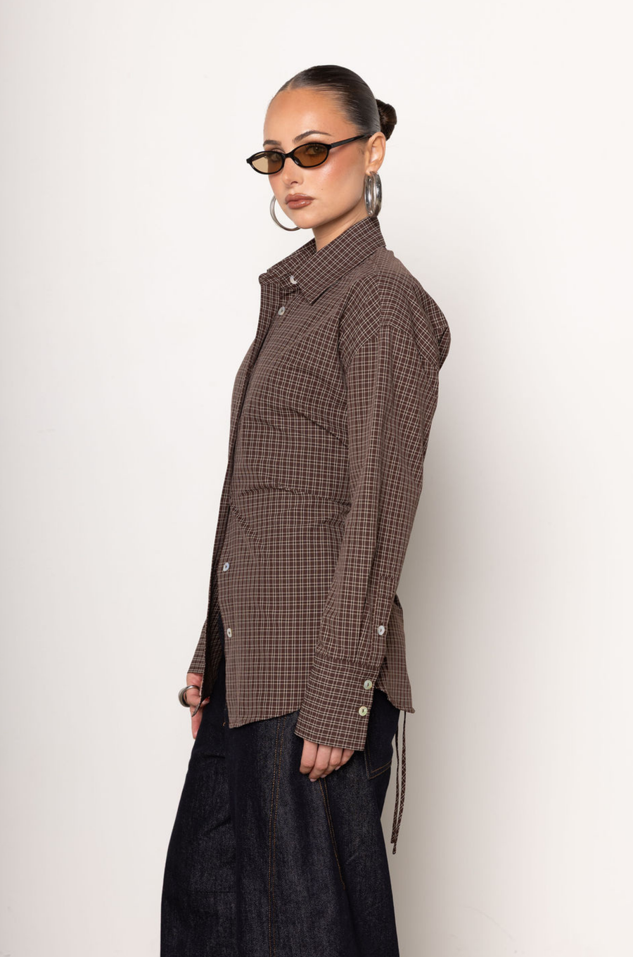 brown Oversized plaid striped shirt
Button down closure
Lace up tie detail at back to adjust for a more fitted look
Unlined
fall top
brown plaid long sleeve top