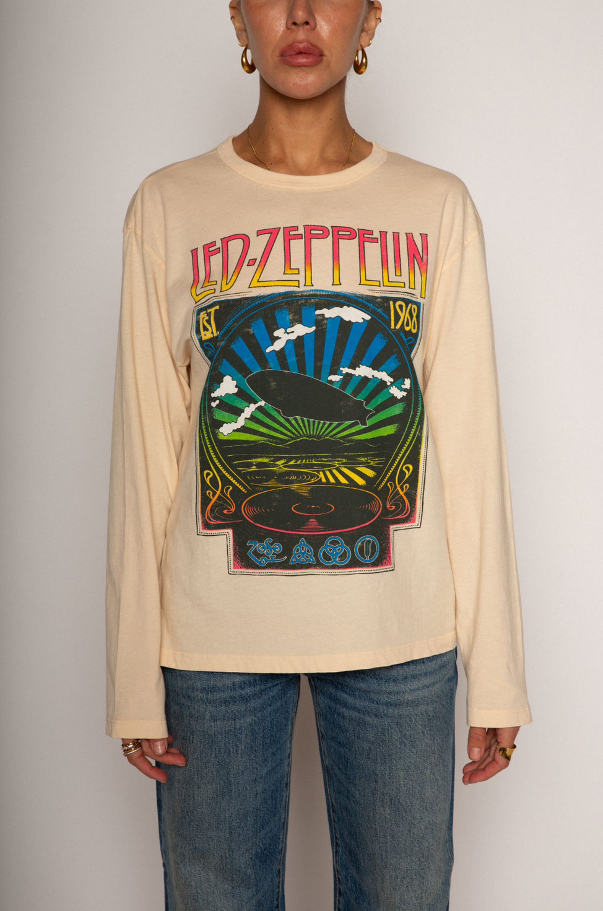 led zepplin Graphic top
Crewneck
Long sleeves
