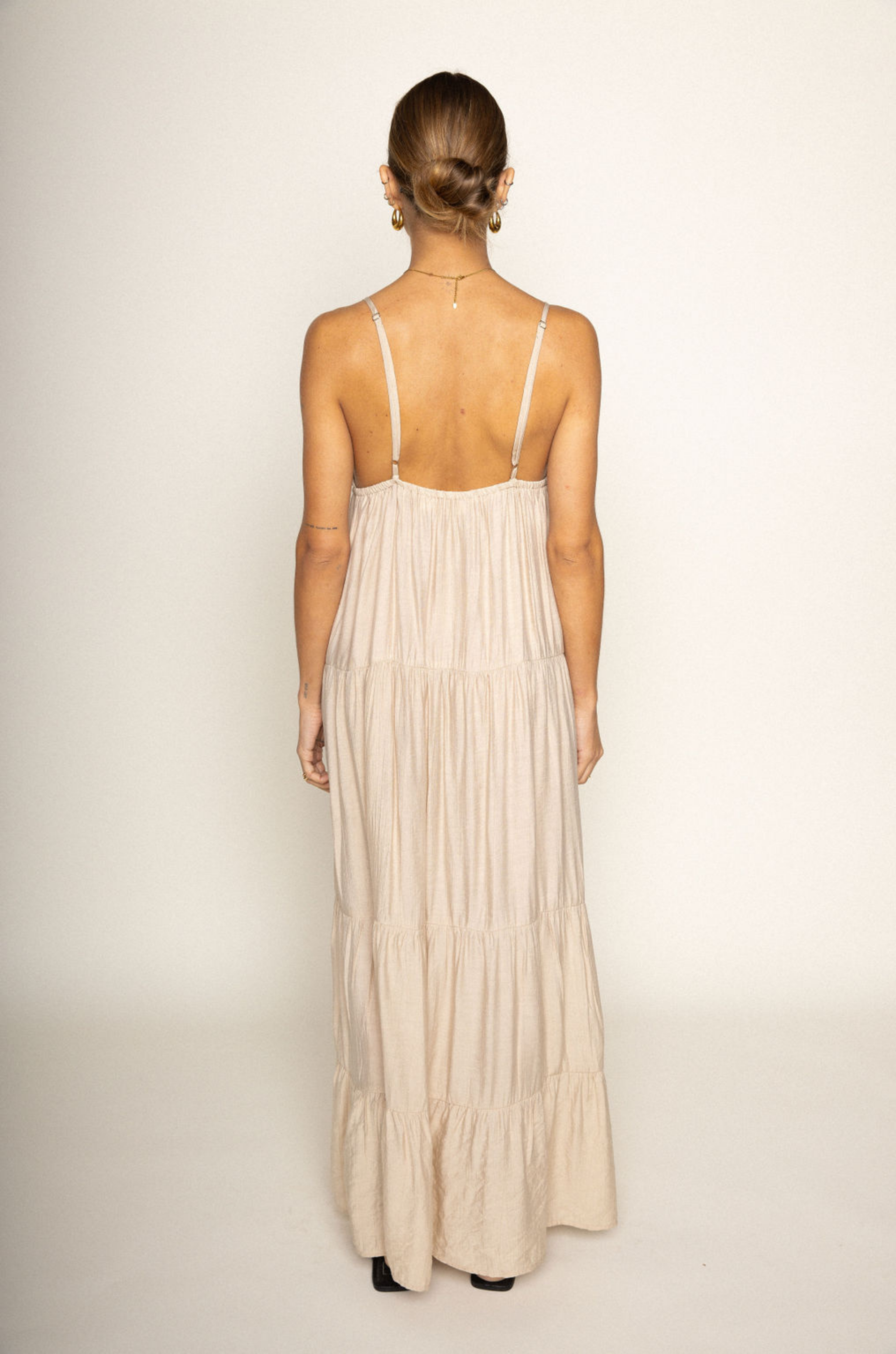 beige Woven ribbon cami maxi dress
Adjustable front tie
V-neckline
Adjustable straps
Unlined
spring maxi dress
summer maxi dress
vacation dress