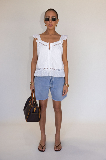 white Eyelet woven top
Button down closure
Lace detailing
Flare hem
Partially lined
summer top