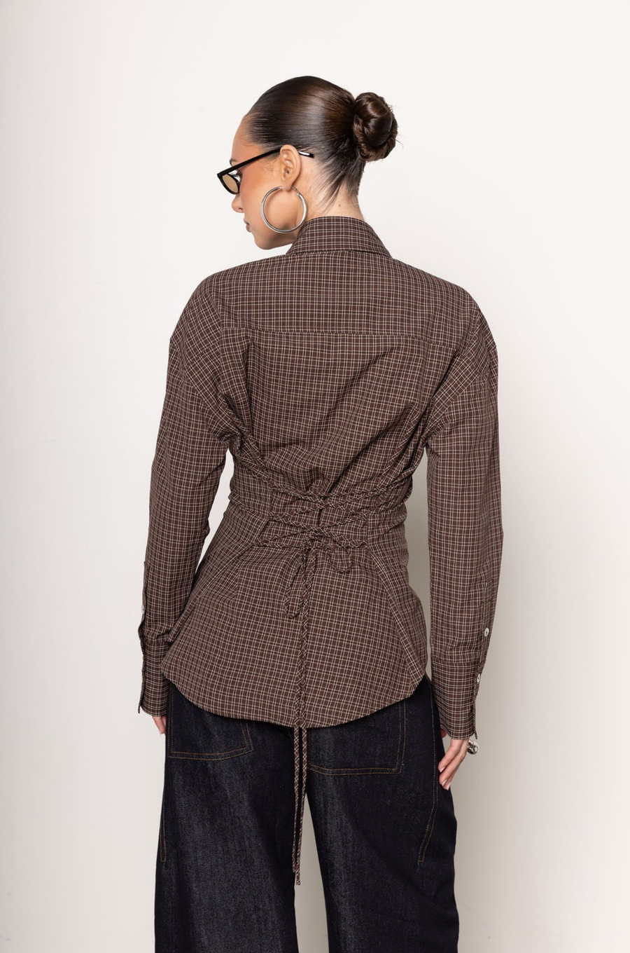 brown Oversized plaid striped shirt
Button down closure
Lace up tie detail at back to adjust for a more fitted look
Unlined
fall top
brown plaid long sleeve top