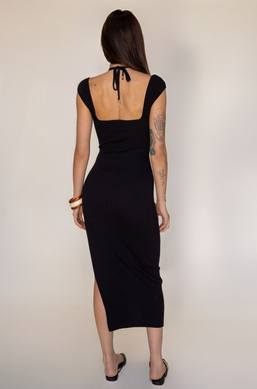 black Knit midi length dress
Sweetheart neckline
Bead details
Luxe knit
Unlined with stretch
Side Slit