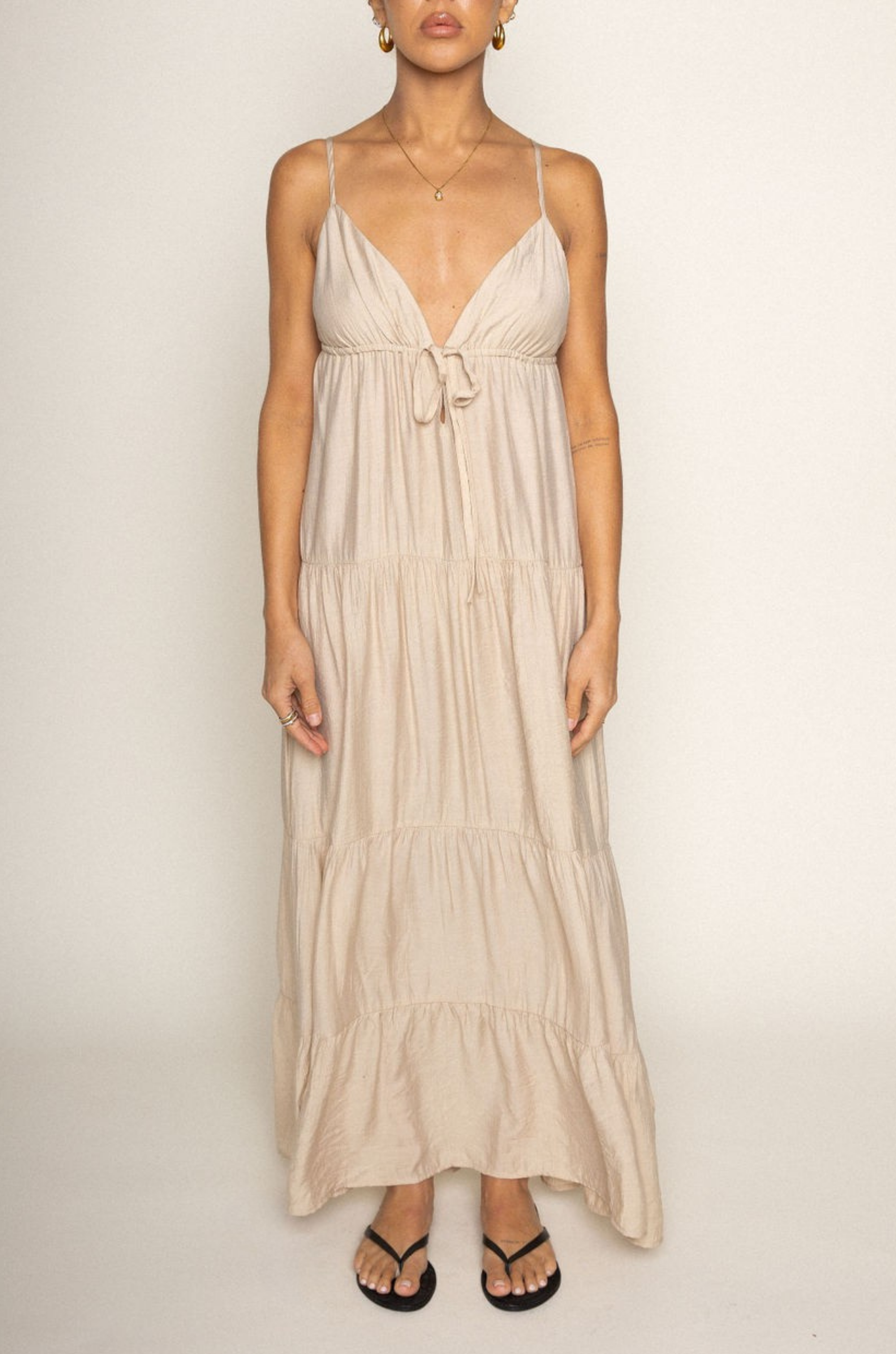 beige Woven ribbon cami maxi dress
Adjustable front tie
V-neckline
Adjustable straps
Unlined
spring maxi dress
summer maxi dress
vacation dress