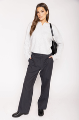 Knit long sleeve cardigan
Rolled collar
Button down closure
Unlined
light grey cardigan
