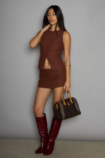 Houndstooth woven skort. Back hook and eye and zipper closures. Fully lined. plaid skort. plaid skort set. fall outfit. winter outfit