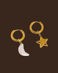 18K Gold Non-Tarnish Mismatch Moon and Star Earring
18K Gold Plating
Stainless Steel
Measurement (L x W inch):1.01x 0.47
Lead-free
Nickel-safe
Hypoallergenic
Water Resistant