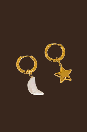 18K Gold Non-Tarnish Mismatch Moon and Star Earring
18K Gold Plating
Stainless Steel
Measurement (L x W inch):1.01x 0.47
Lead-free
Nickel-safe
Hypoallergenic
Water Resistant