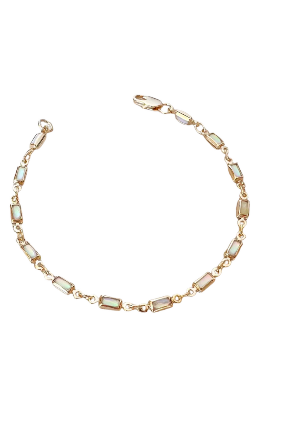Delicate 18k Gold Filled Opal Bracelet
Lab Made Opals
Hypoallergenic jewelry
Nickel Free
Water resistant
Length: 7"