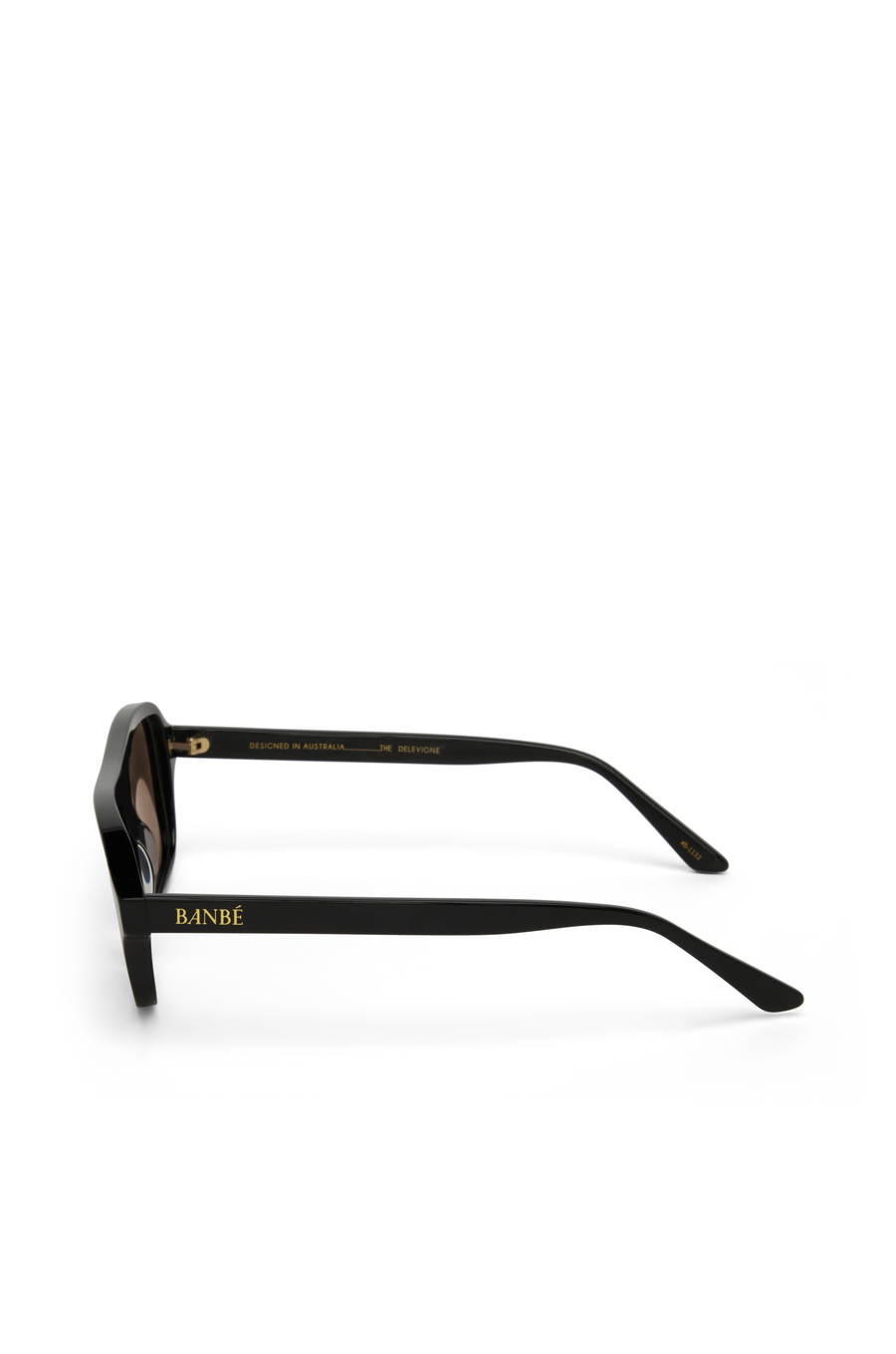 Acetate aviators
Gold embossed Banbé logo on outer left arm
Style details printed in gold foil on inner right arm
Scratch resistant/Category 3/Polarised
100% UV protection with high sun glare reduction
Includes branded vegan case &amp; cleaning cloth
brown aviator sunglasses