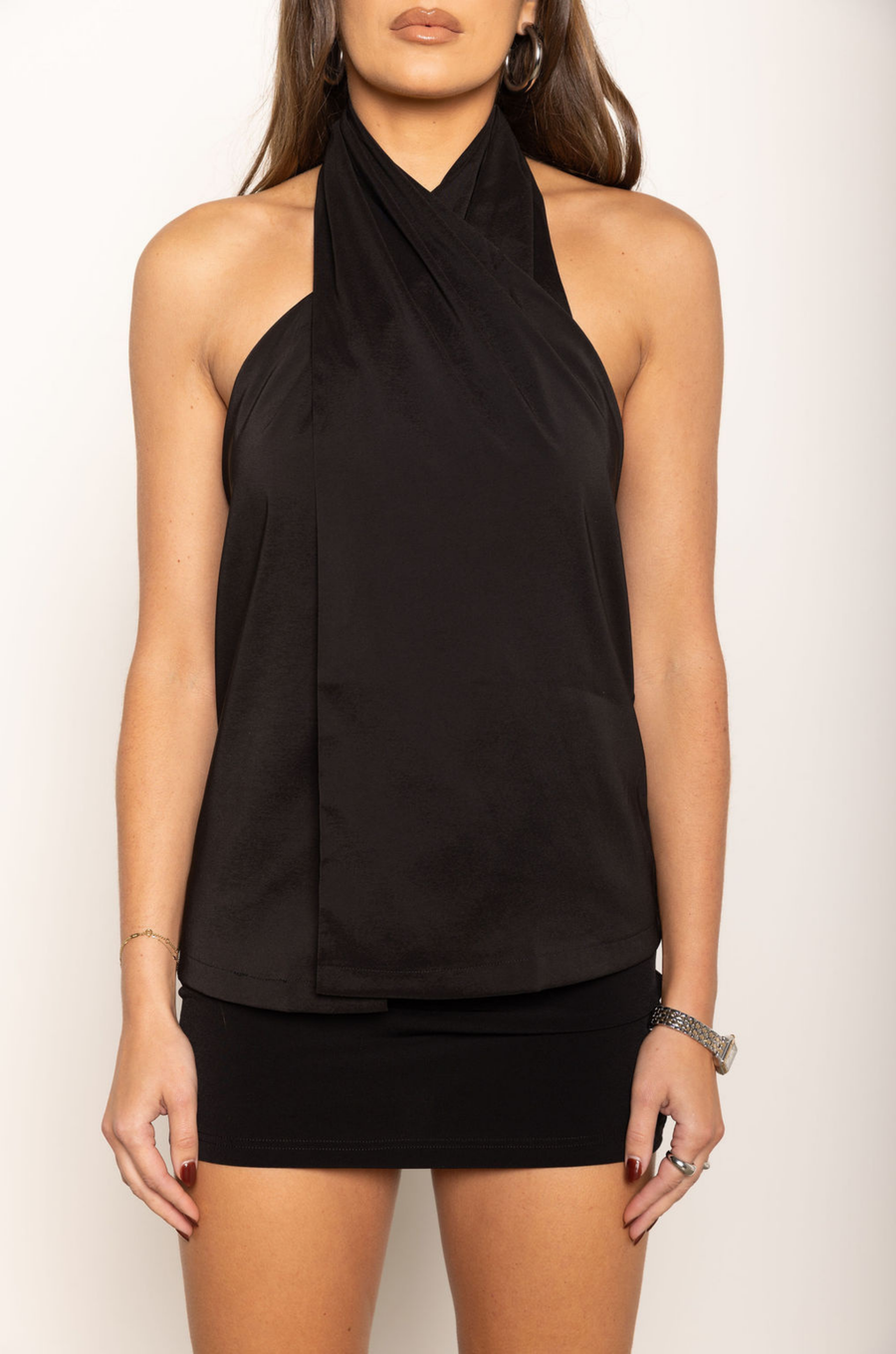 Twisted halter top
Open back
Hook and eye neck closure
Lined
black wrap halter top
fall outfit
thanksgiving outfit