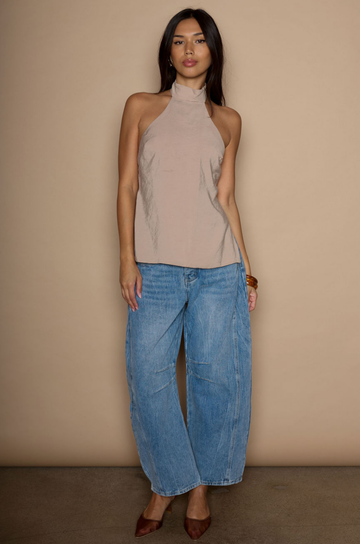 Barrel leg jeans. Button fly. Five pocket construction. Unlined. medium wash jeans. 