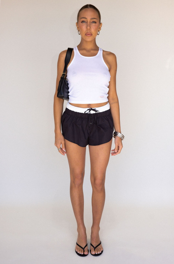 black Flare micro shorts
Adjustable waist tie
Color block waist band
Faux button down
Unlined
summer shorts
cute lounge shorts