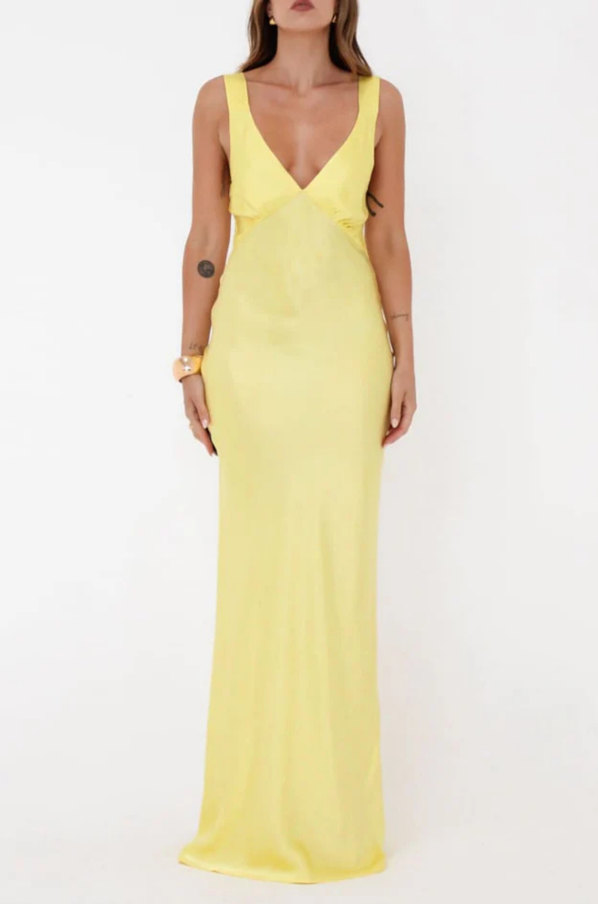 yellow Satin maxi dress
Plunging v-neckline
Ruched bust detailing
Exaggerated empire waist
Wide straps
Open back
wedding guest dress
bridesmaid dress