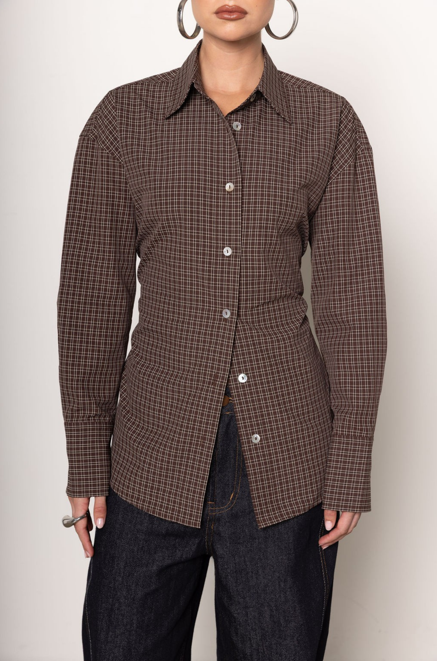 brown Oversized plaid striped shirt
Button down closure
Lace up tie detail at back to adjust for a more fitted look
Unlined
fall top
brown plaid long sleeve top