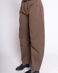 brown Barrel jeans
5 pocket construction
Button fly closure
Unlined
Wide leg