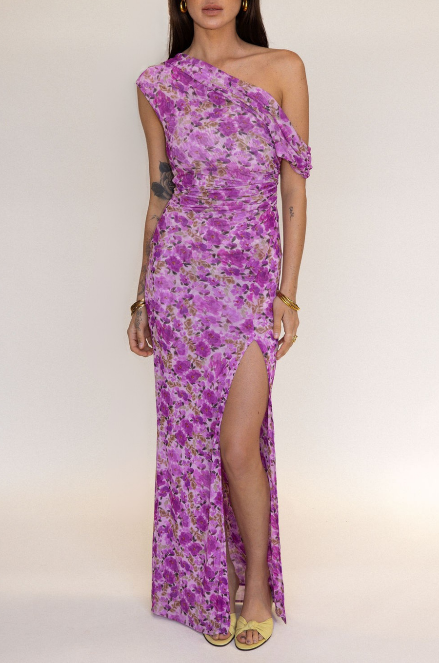 purple Floral printed maxi dress
Off the shoulder
Shirring on sides
Side slit
wedding guest dress
summer wedding guest dress