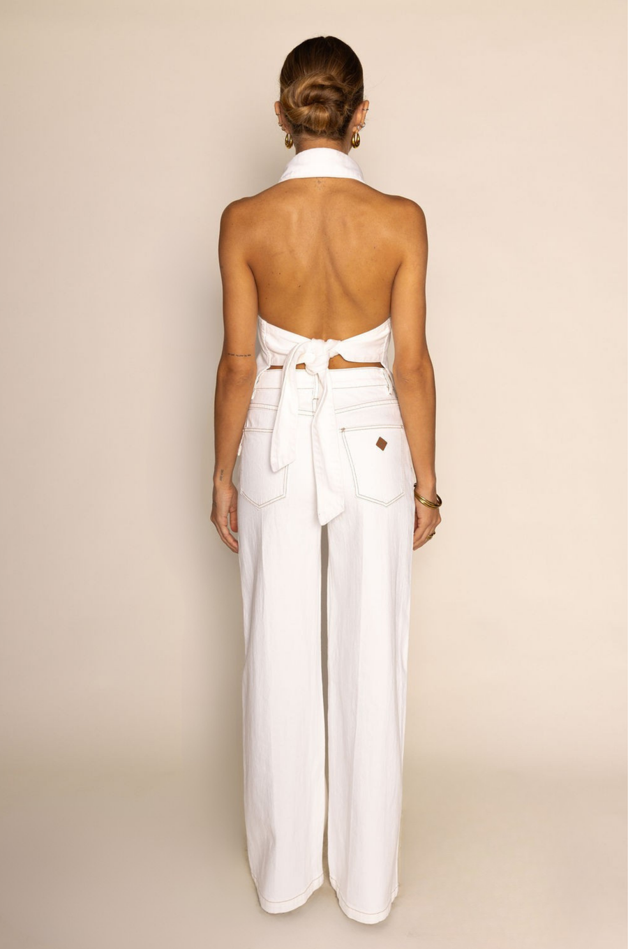 High-rise waist jeans
Wide leg from hip to hem
4 pocket construction
Button and zipper closure
Contrast stitching
white denim jeans
fourth of july outfit jeans