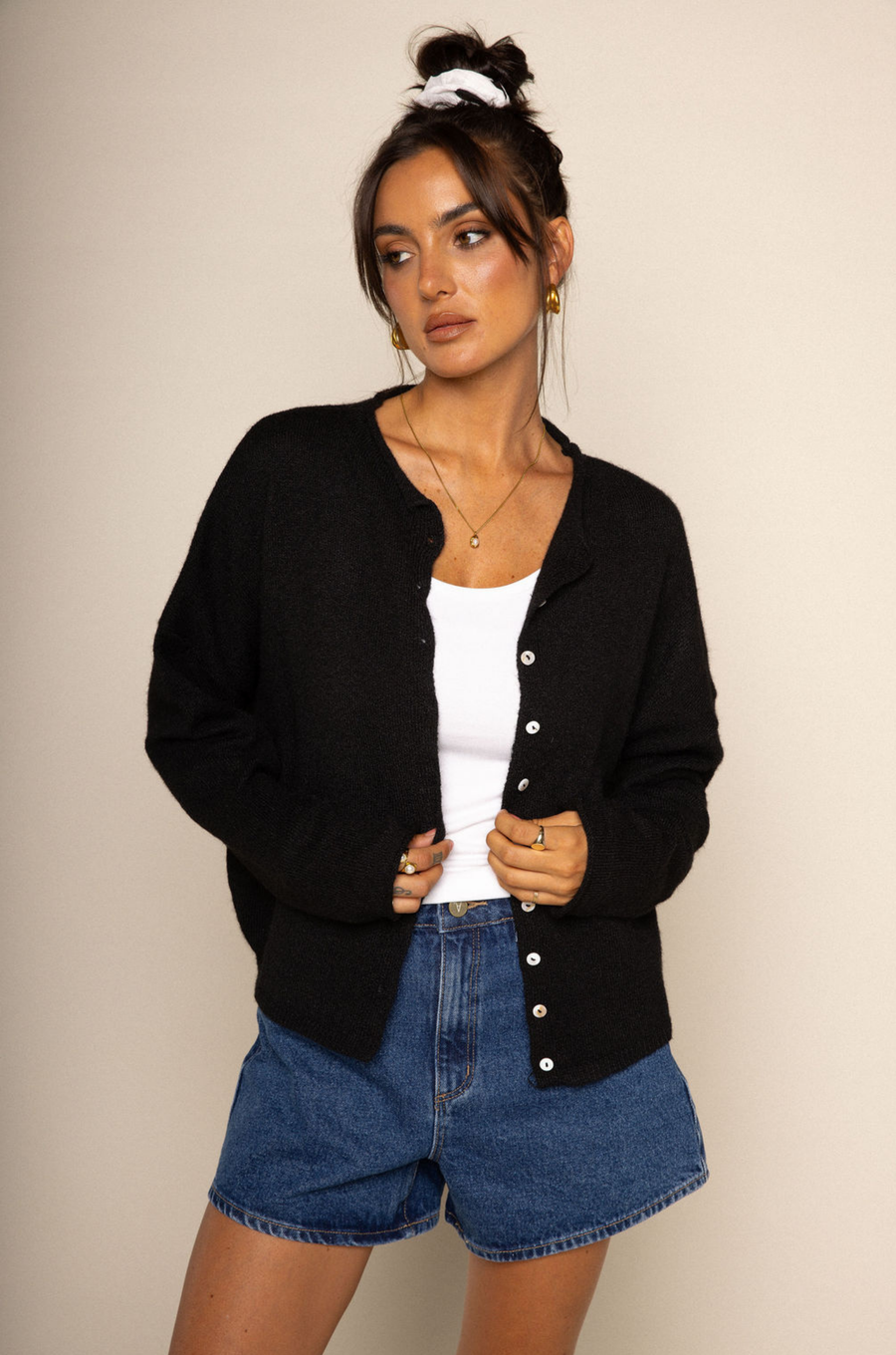 Fuzzy knit cardigan
Crewneck
Front button down closures
Long sleeves
Unlined
black cardigan 
black basic cardigan
