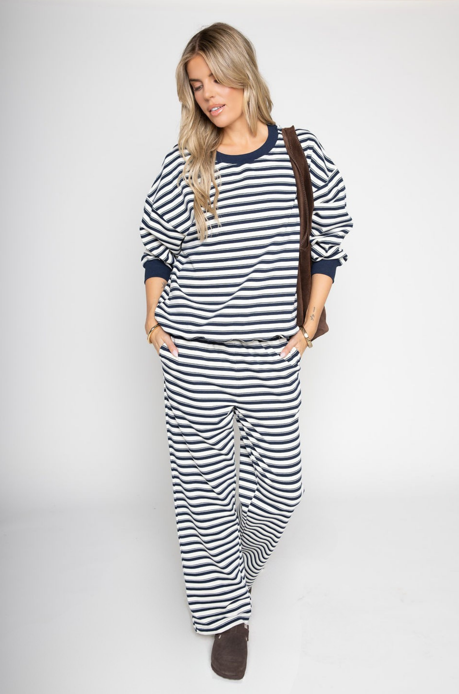 white and blue striped lounge sweat set
cute loungewear
fall sweat set
cute sweat set
Striped sweater top
Contract crew neckline and hemline
Unlined
Length: 24.5"
Cotton/Polyester/Spandex

BOTTOM
Striped sweater pants
Elastic waistband
Side pockets
Unlined
Waist: 26" Length: 40.5" Rise: 12"
Cotton/Polyester/Spandex
