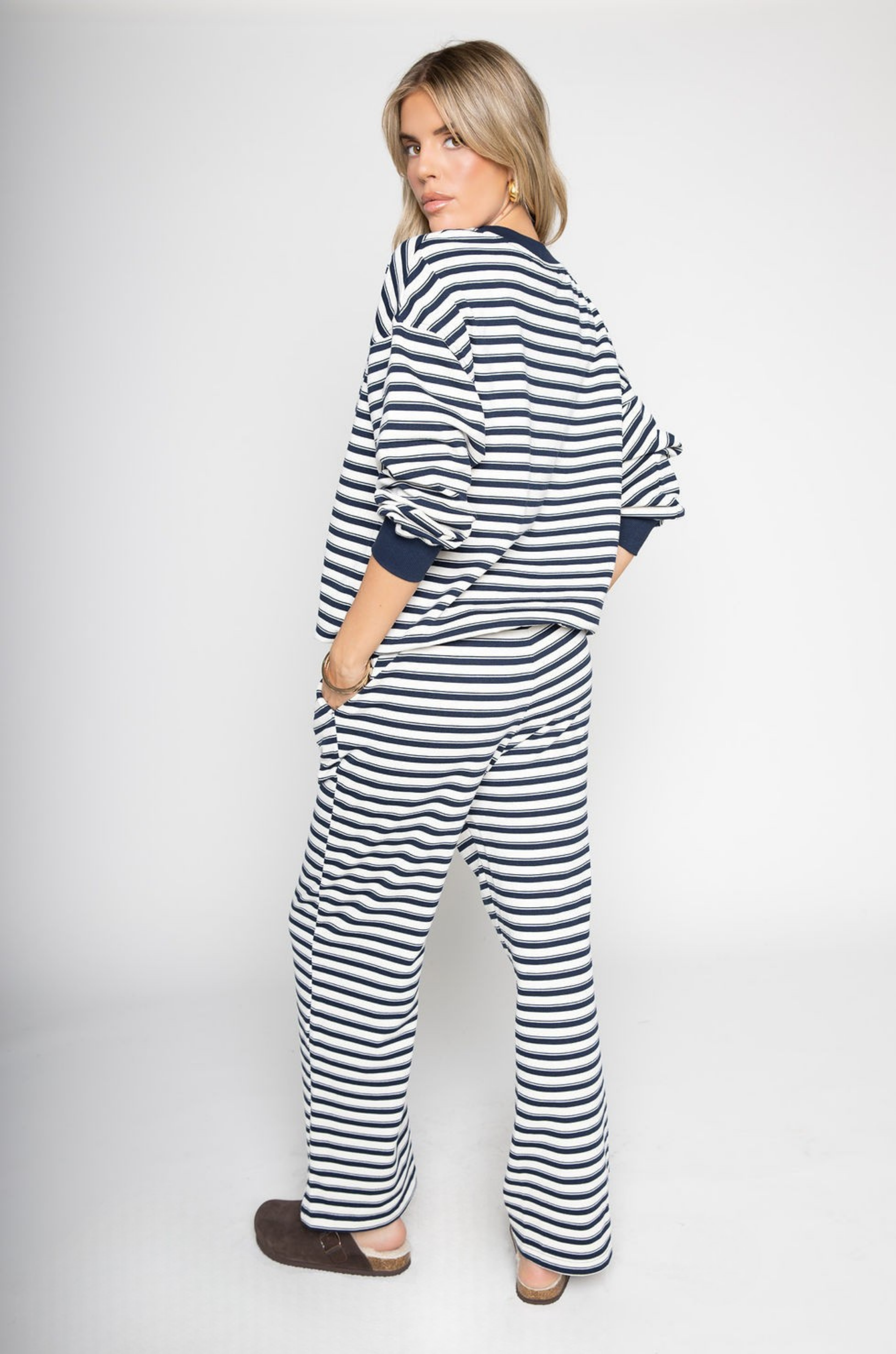 white and blue striped lounge sweat set
cute loungewear
fall sweat set
cute sweat set
Striped sweater top
Contract crew neckline and hemline
Unlined
Length: 24.5"
Cotton/Polyester/Spandex

BOTTOM
Striped sweater pants
Elastic waistband
Side pockets
Unlined
Waist: 26" Length: 40.5" Rise: 12"
Cotton/Polyester/Spandex
