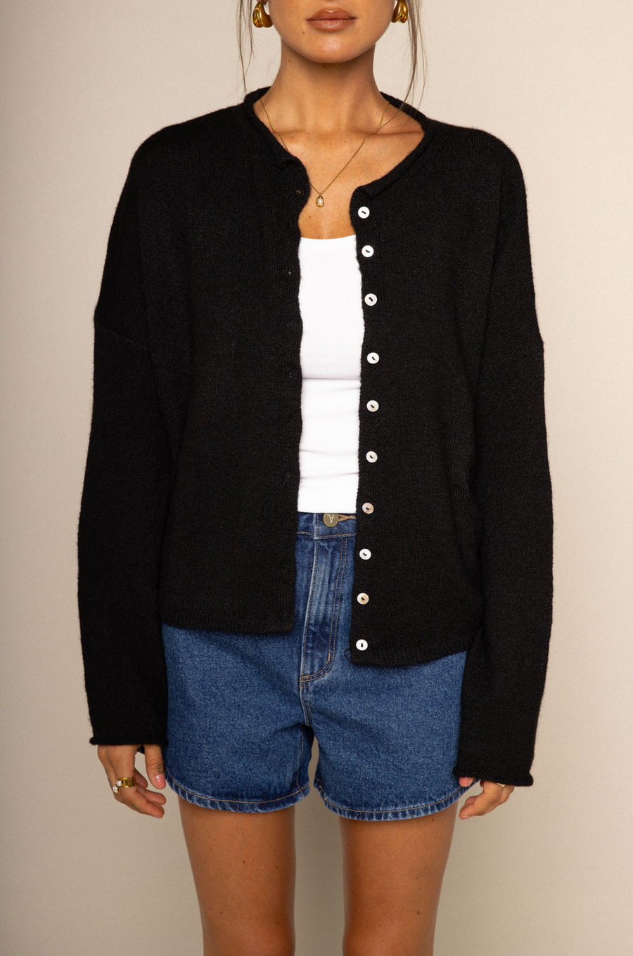 Fuzzy knit cardigan
Crewneck
Front button down closures
Long sleeves
Unlined
black cardigan 
black basic cardigan