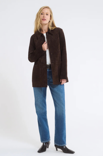 brown Genuine suede jacket
Front button down closure
Fully lined
Front chore pockets
Boxy fit
Genuine suede/Polyester
brown suede jacket
fall jacket
fall outfit
fall layering
