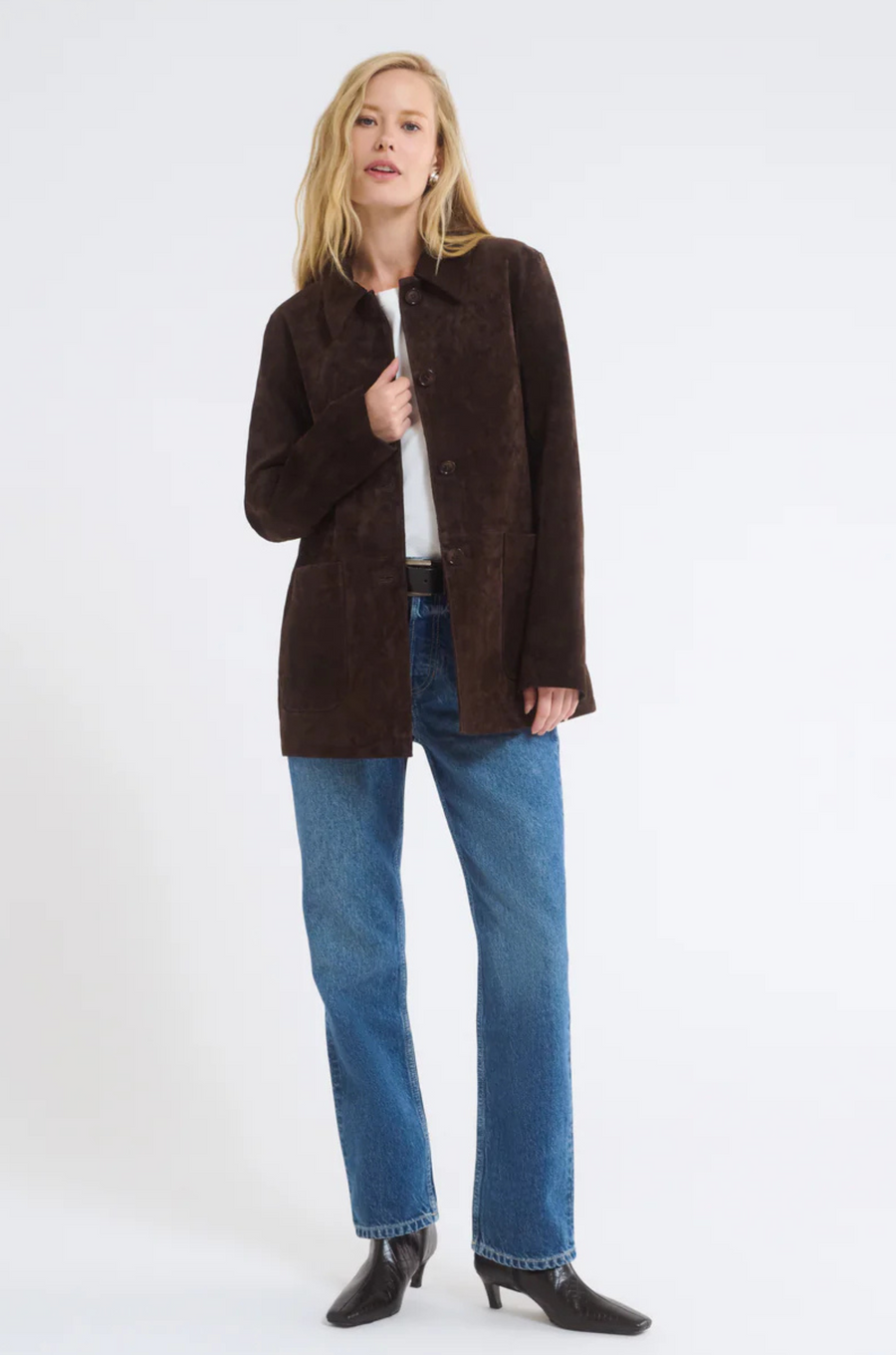 brown Genuine suede jacket
Front button down closure
Fully lined
Front chore pockets
Boxy fit
Genuine suede/Polyester
brown suede jacket
fall jacket
fall outfit
fall layering

