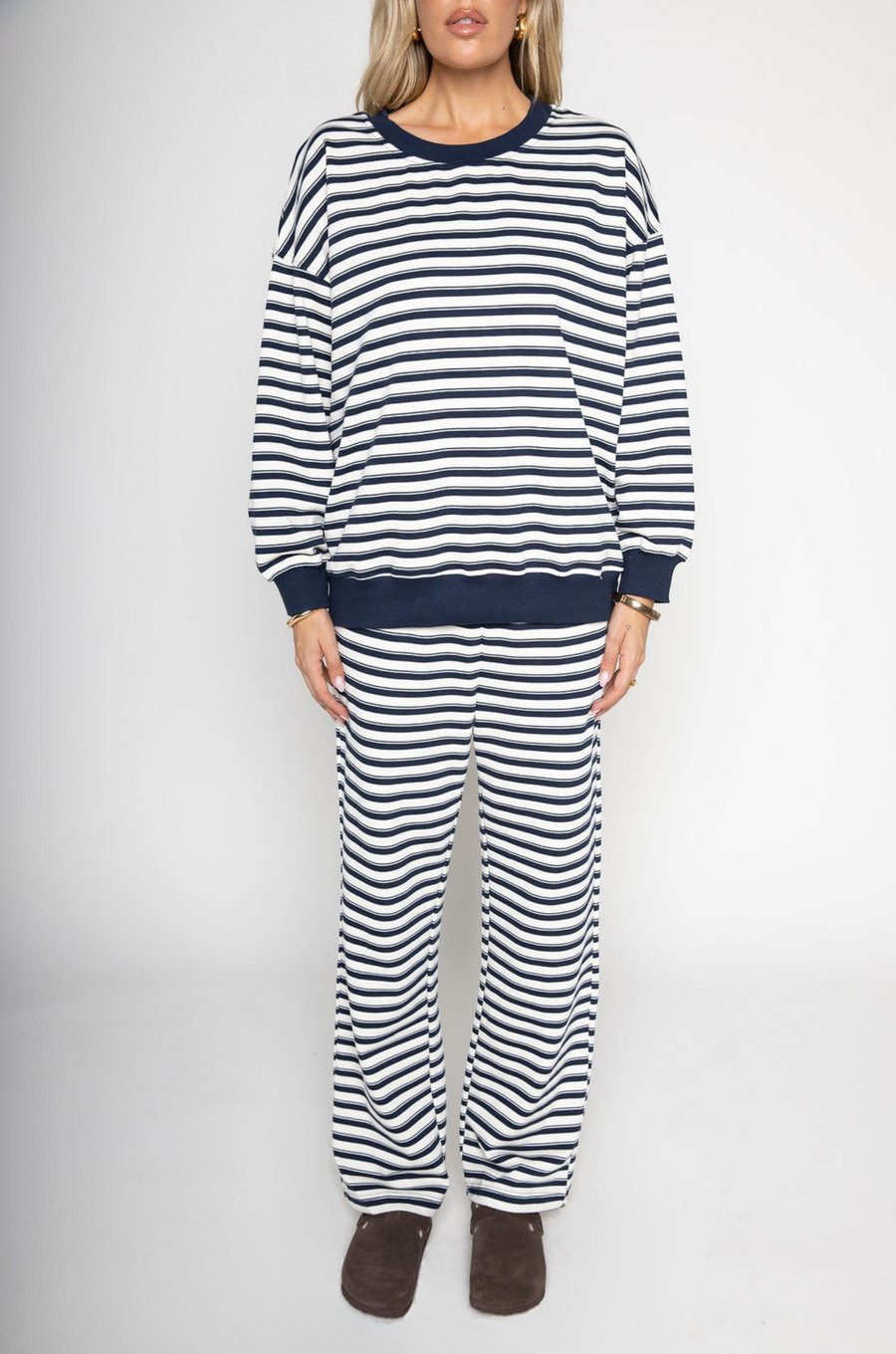 white and blue striped lounge sweat set
cute loungewear
fall sweat set
cute sweat set
Striped sweater top
Contract crew neckline and hemline
Unlined
Length: 24.5"
Cotton/Polyester/Spandex

BOTTOM
Striped sweater pants
Elastic waistband
Side pockets
Unlined
Waist: 26" Length: 40.5" Rise: 12"
Cotton/Polyester/Spandex