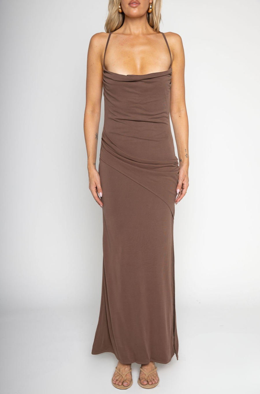 Halter maxi dress
Cowl neck
Adjustable crossover back straps
Waistband detail
Side slit
brown maxi dress
brown fall wedding guest dress