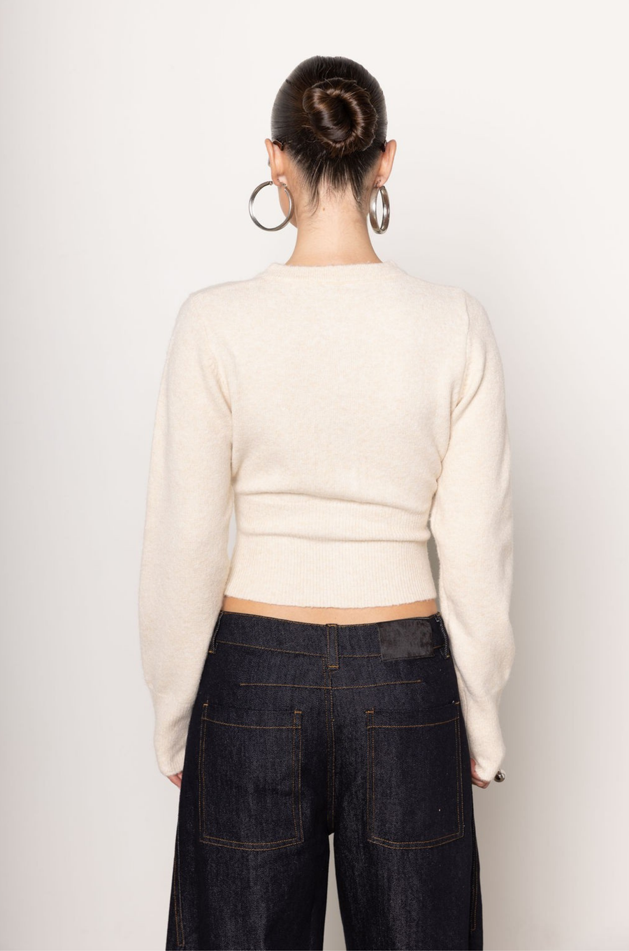 Fuzzy cardigan sweater
Comes with scarf
Snap button down closure
Ribbed hemline and arm hemline
Unlined
ivory scardigan
ivory cardigan with scarf
fall cardigan
fall outfit