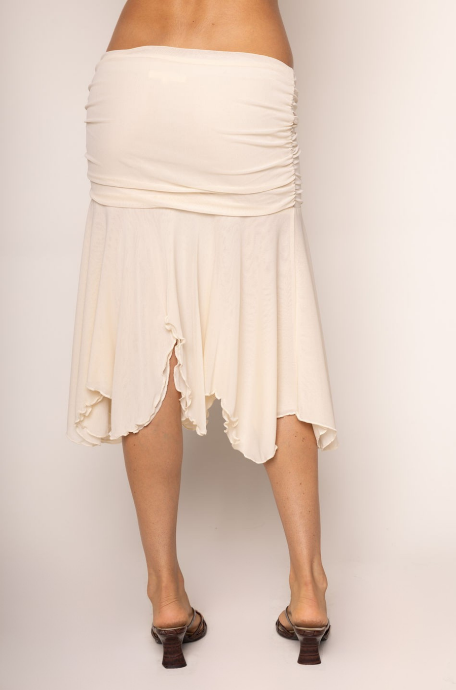 cream Mesh midi skirt
Asymmetrical skirt
Mid waist
Ruffled trim
Lined
summer midi skirt
fall midi skirt
transition midi skirt