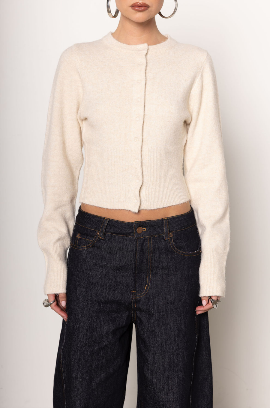 Fuzzy cardigan sweater
Comes with scarf
Snap button down closure
Ribbed hemline and arm hemline
Unlined
ivory scardigan
ivory cardigan with scarf
fall cardigan
fall outfit