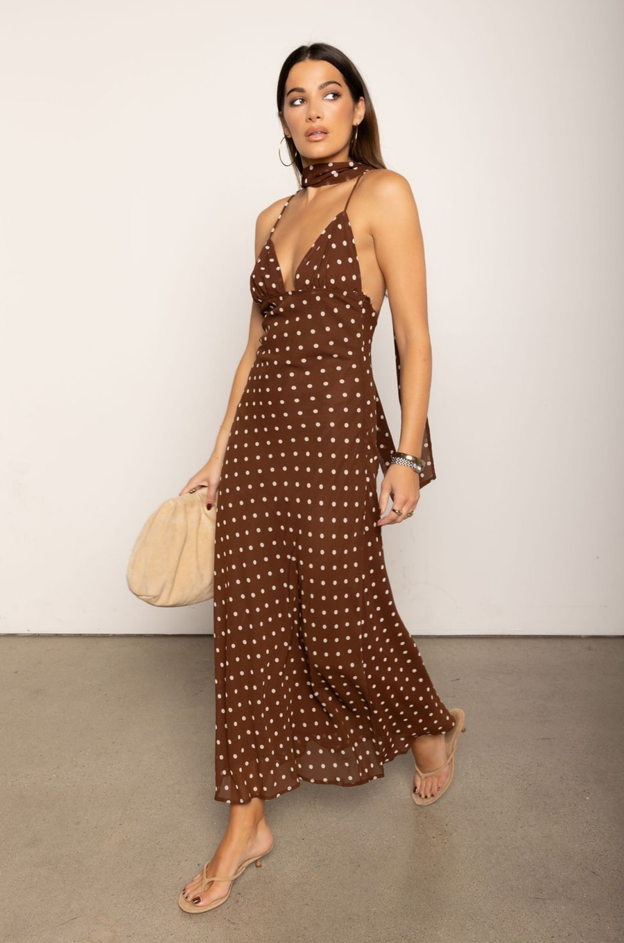 brown and cream Polka dot maxi dress
Neck scarf
Adjustable cross back spaghetti strap
V-neckline
thanksgiving outfit
fall wedding guest dress
brown polka dot dress