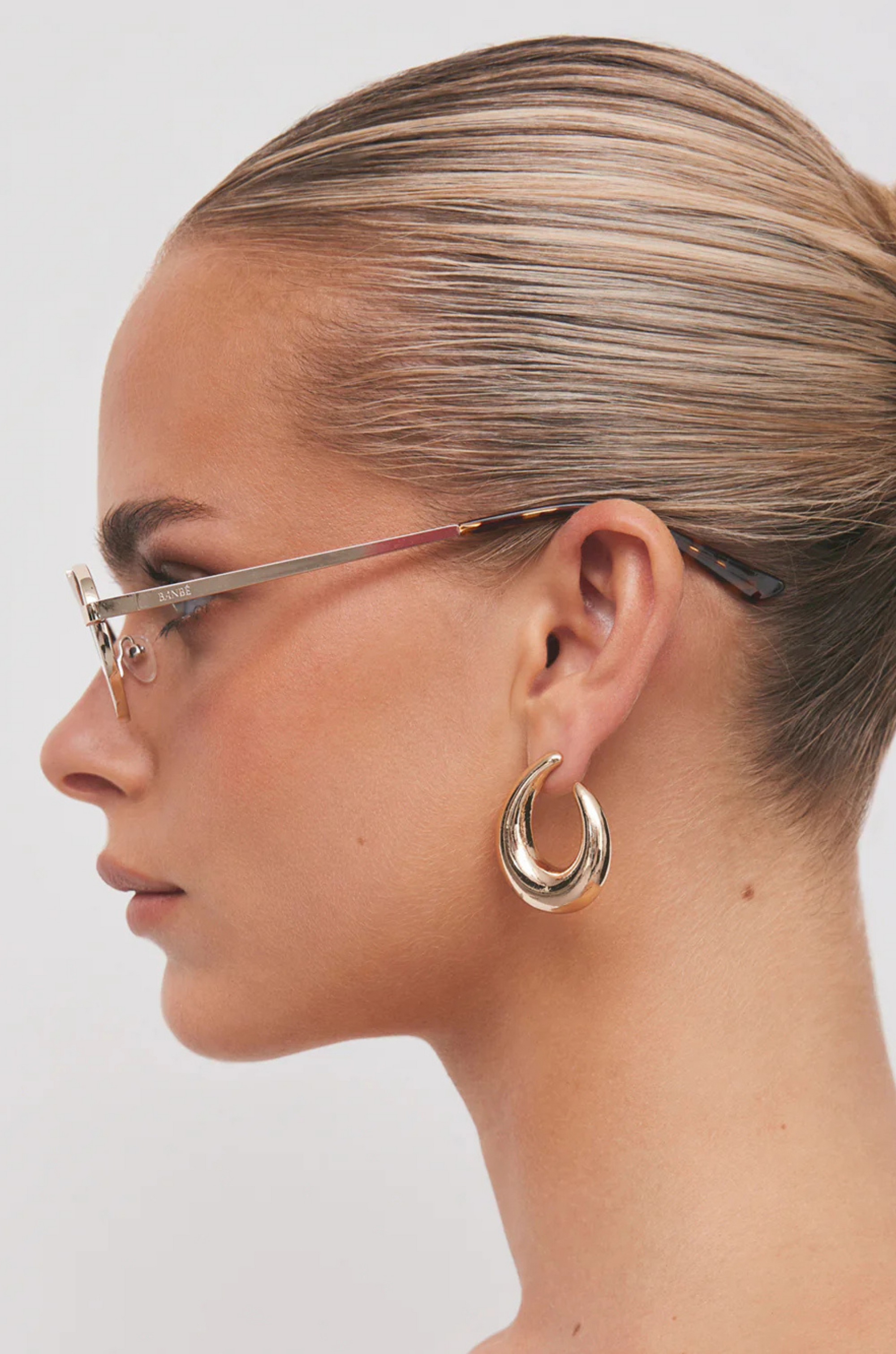 black and gold Round aviator sunglasses
