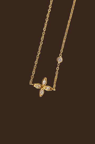 18K Gold Non-Tarnish Dainty Flower Pendant Necklace
18K Gold Plating
Stainless Steel