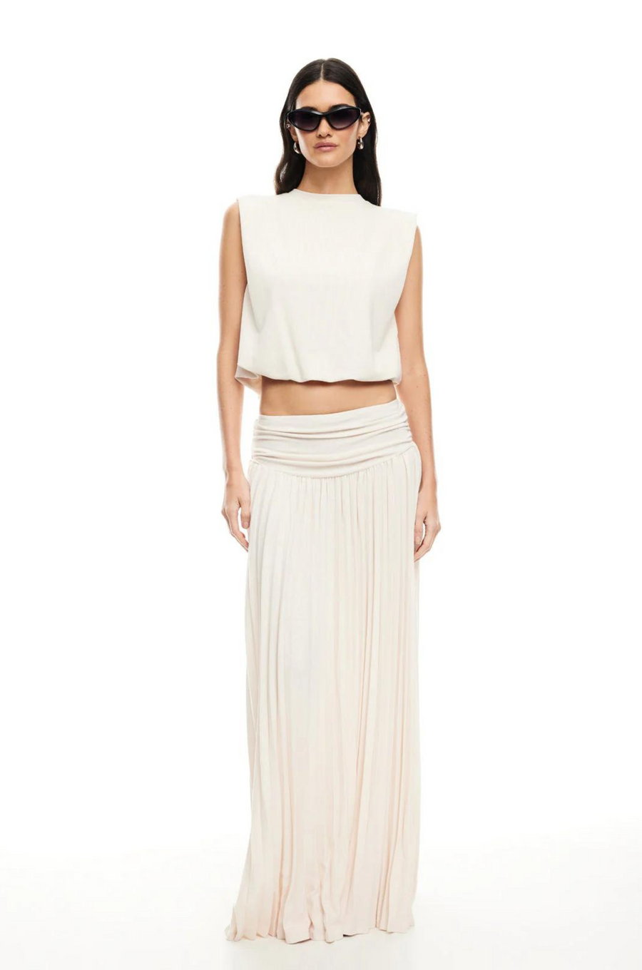 Knit maxi skirt. Elastic wide waistband. Pleated skirt. Fully lined. Slightly sheer. white mxi skirt. white lioness skirt. 