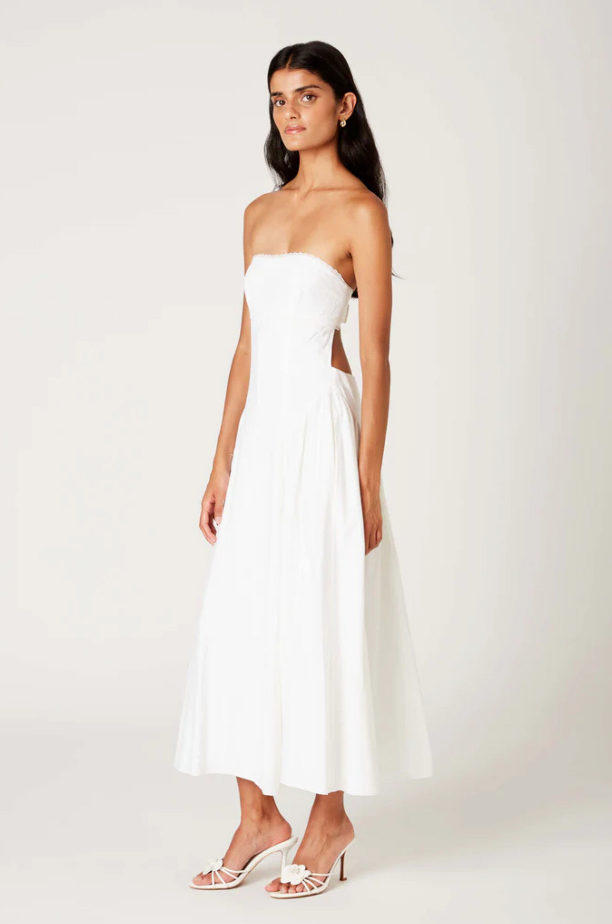 white Strapless drop-waist maxi dress
Open back with smocked back strap
Silicone grip tape
Flared skirt
Lined
summer dress
fourth of july dress
bridal dress
bridal shower dress
honeymoon dress
bachelorette maxi dress