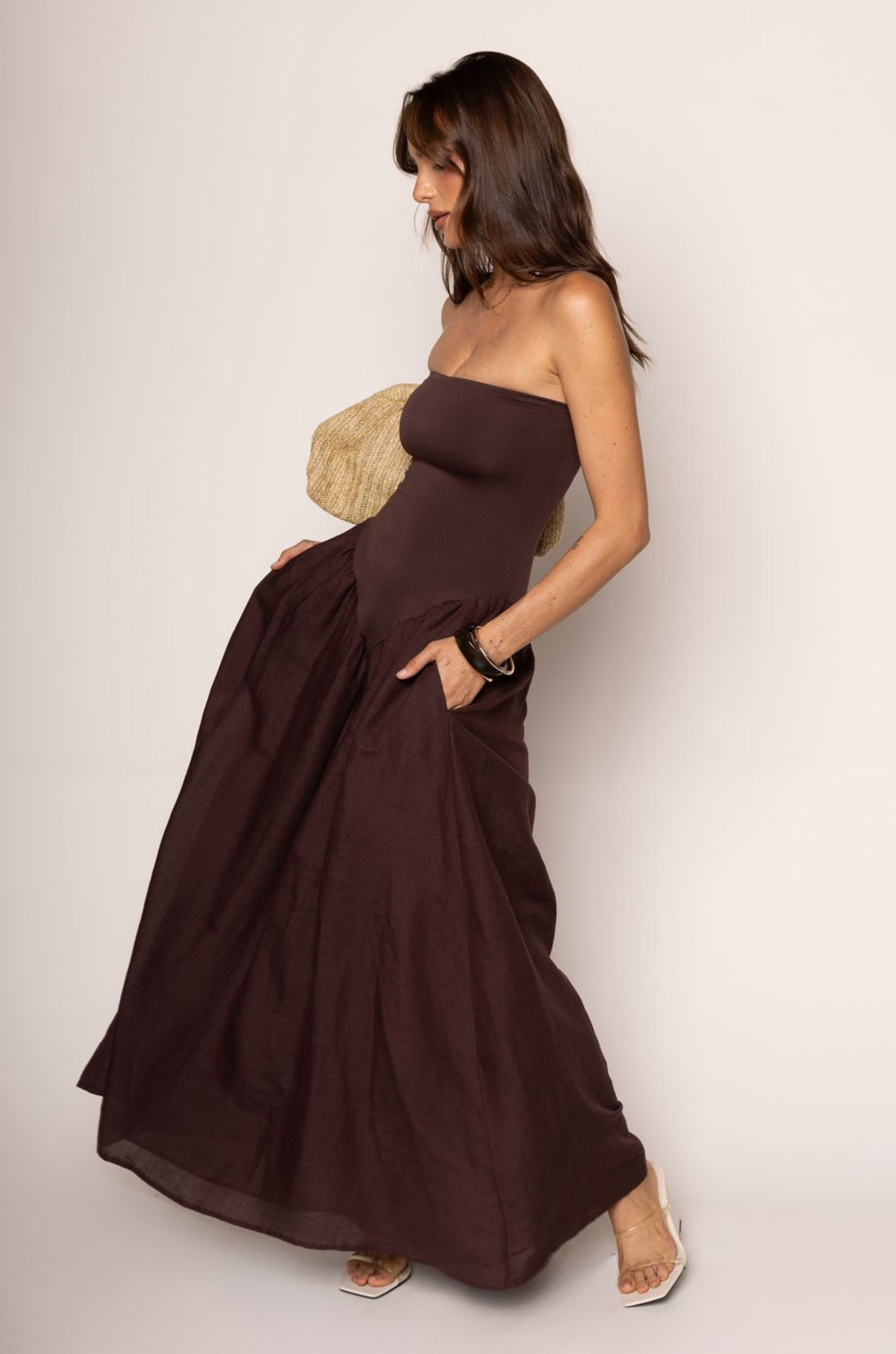 brown Strapless maxi dress
Fully lined bodice in butter soft knit
Flowy midi linen length skirt with pockets
brown wedding guest dress
fall wedding guest dress